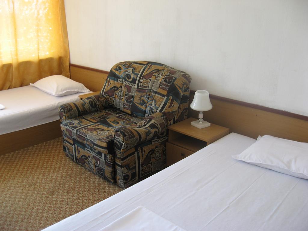 קרנבו Hotel Zora מראה חיצוני תמונה