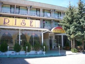קרנבו Hotel Zora מראה חיצוני תמונה