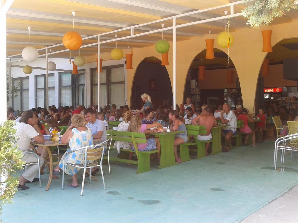 קרנבו Hotel Zora מראה חיצוני תמונה