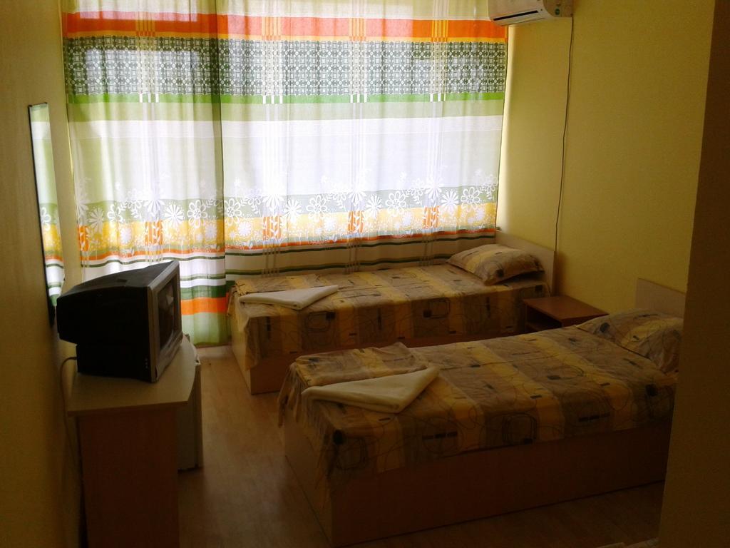 קרנבו Hotel Zora מראה חיצוני תמונה