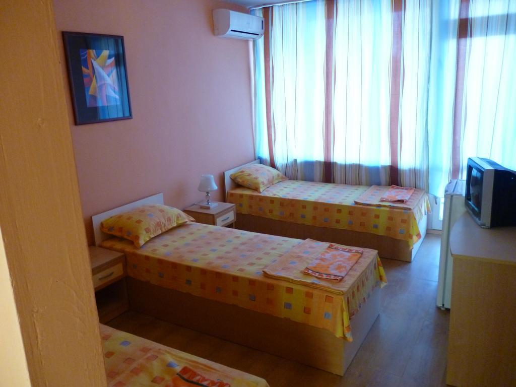 קרנבו Hotel Zora חדר תמונה